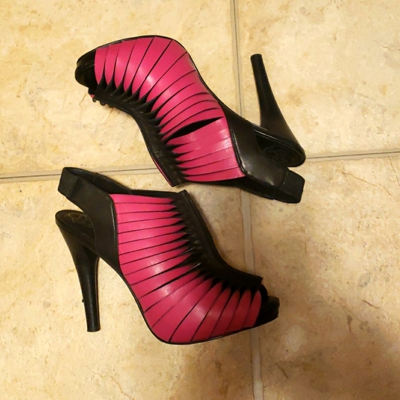 BCBG heels - Picture 1 of 7